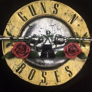 Forever 21 Tops - Guns n Roses cold shoulder top 🔥 Forever 21 Tops - Guns n Roses cold shoulder top 🔥
